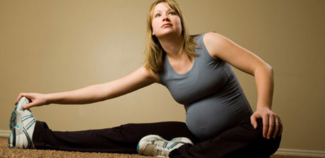 pregnant-woman-stretching