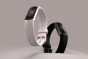 FitBit luxe in whtie & black